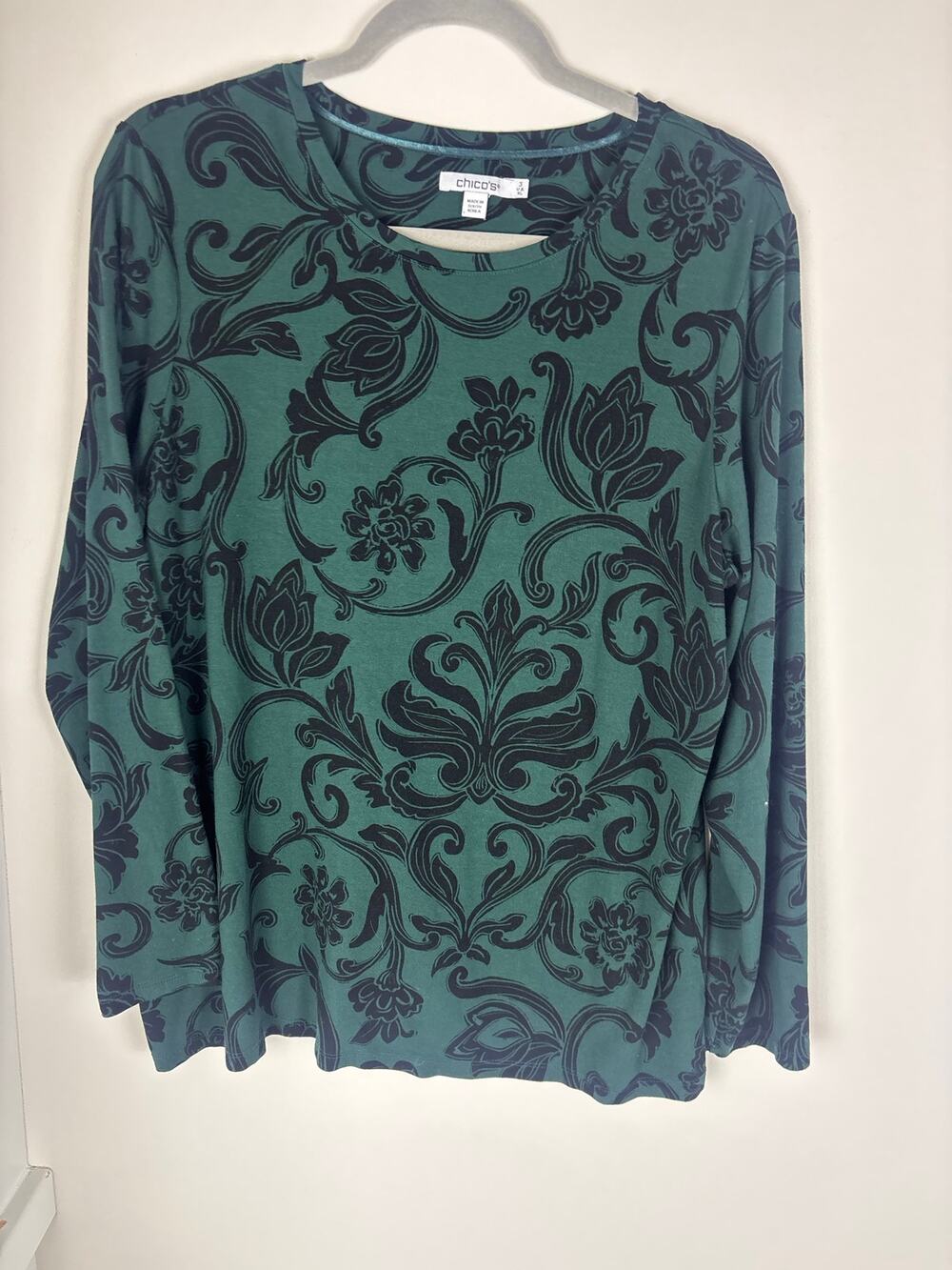 Chico’s Size 3 XL Top Green Black Floral Scroll Print Long Sleeve Rayon Stretch